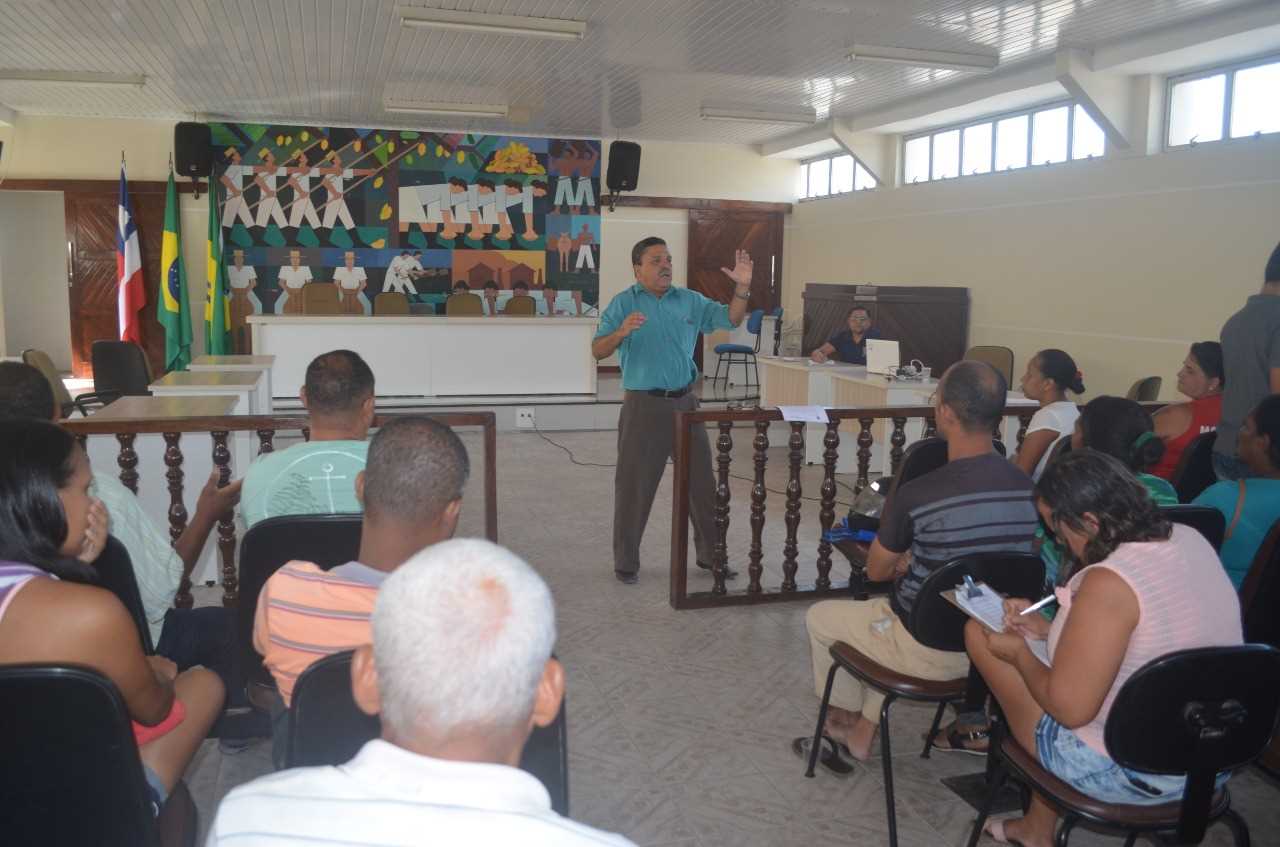 Secretaria de Agricultura se reúne com feirantes para acerto de contrato do Centro de Abastecimento